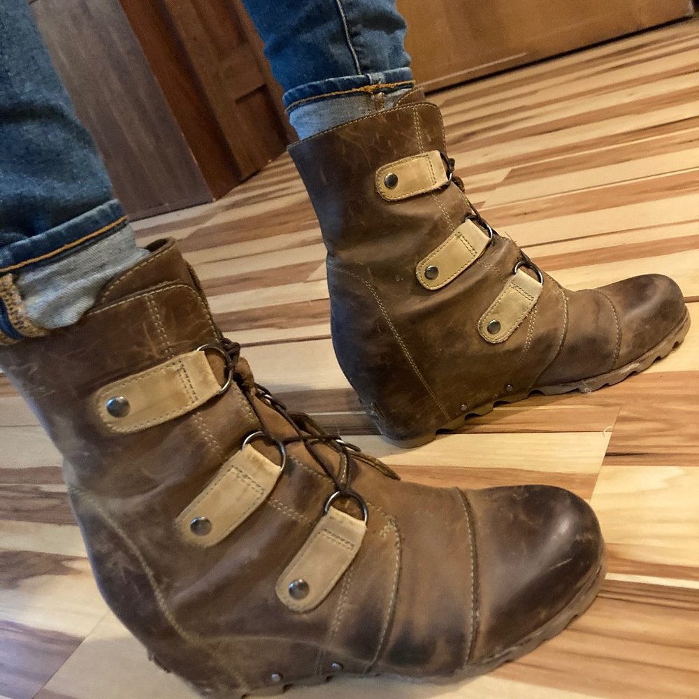 SOREL Joan of Arctic Waterproof wedge boots. Size 9